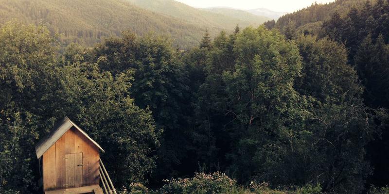 PPE防护进阶：防酸碱服的材料科学与接缝密封工艺如何守护化工职业健康