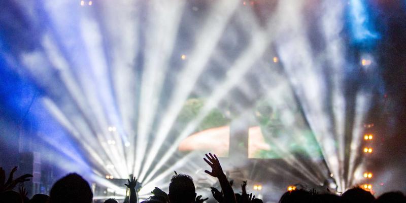 安全培训必备：深度解析防化护目镜的防雾、防刮擦与抗化学品涂层技术